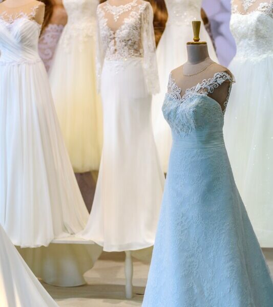 salon-of-wedding-dresses-1967291_1920